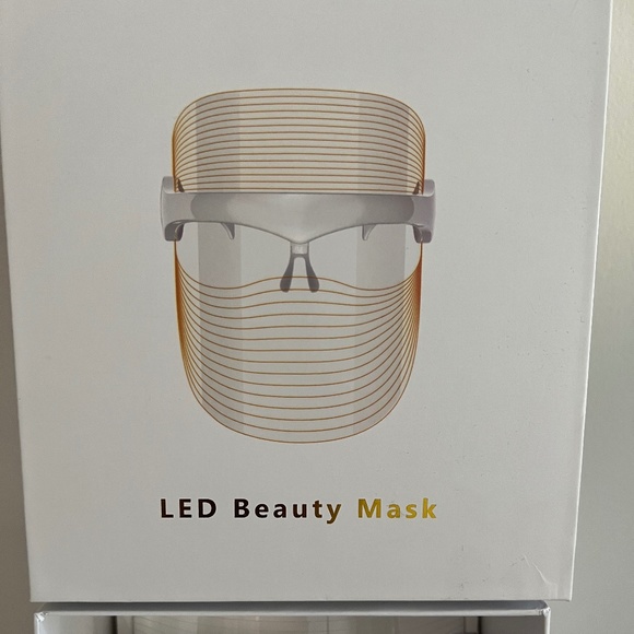 CORDLESS LED Face Mask Clear With Multi-Colored Skincare Lights-A Facial Anytime